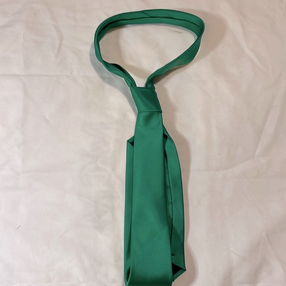 Green tie 💚